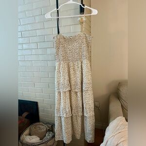 Grade & Gather Floral Tiered Maxi Dress. Medium.